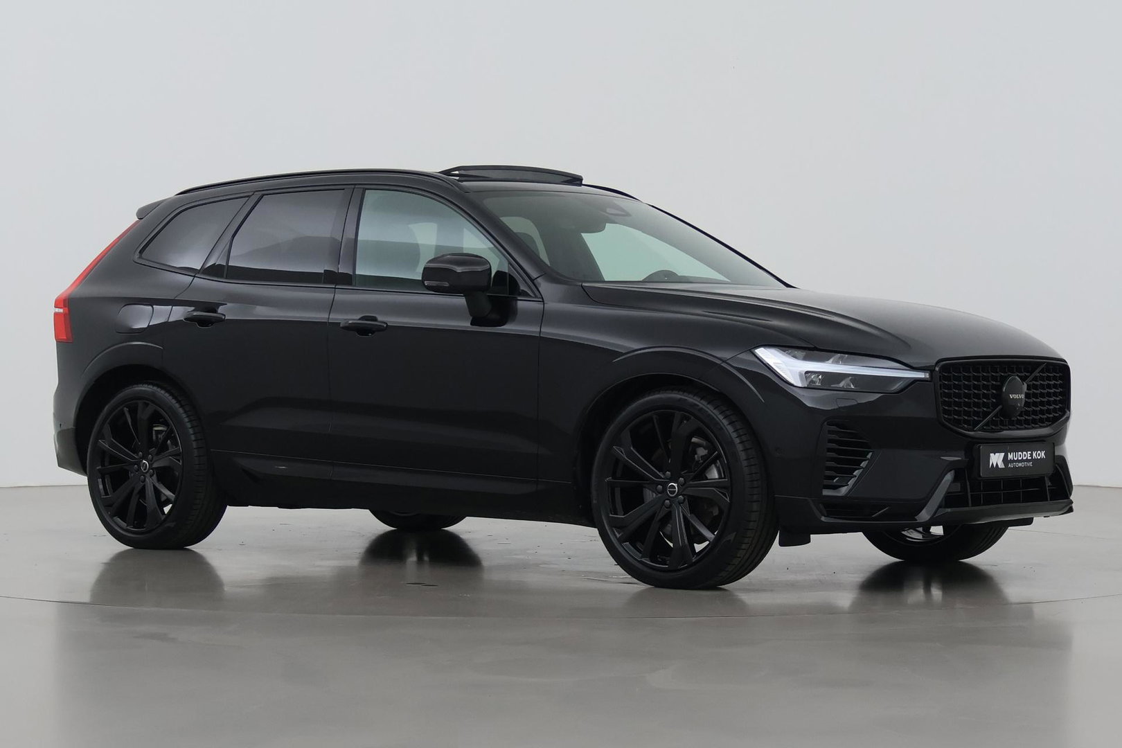 Volvo XC60 T6 Plug-in hybrid Ultra Black Edition | ACC | Luchtvering | Bowers&Wilkins | 360° Camera | Stoelmassage | Panoramadak | Head-Up