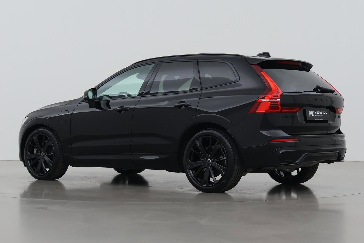 Volvo XC60 T6 Plug-in hybrid Ultra Black Edition | ACC | Luchtvering | Bowers&Wilkins | 360° Camera | Stoelmassage | Panoramadak | Head-Up