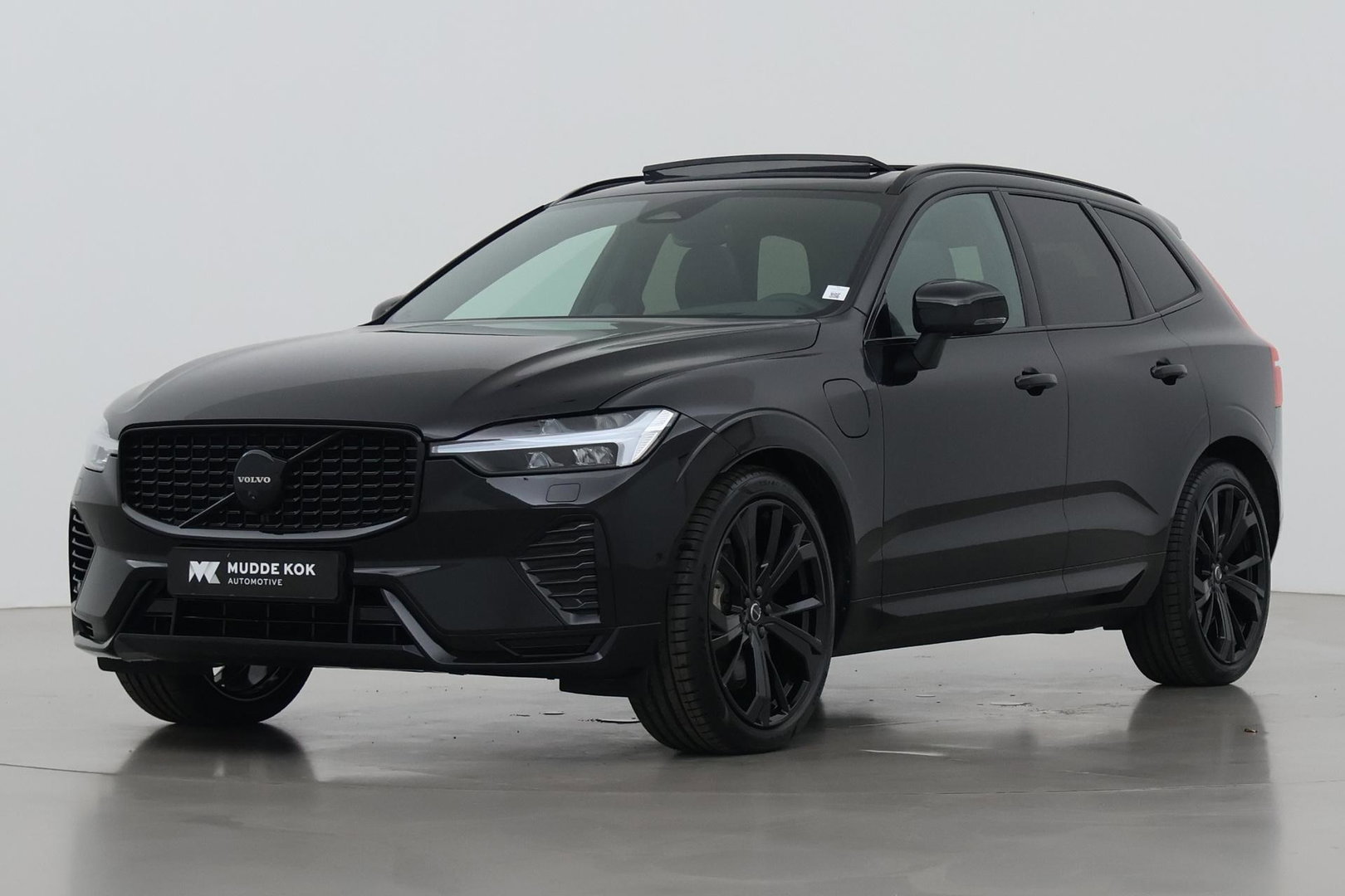 Volvo XC60 T6 Plug-in hybrid Ultra Black Edition | ACC | Luchtvering | Bowers&Wilkins | 360° Camera | Stoelmassage | Panoramadak | Head-Up