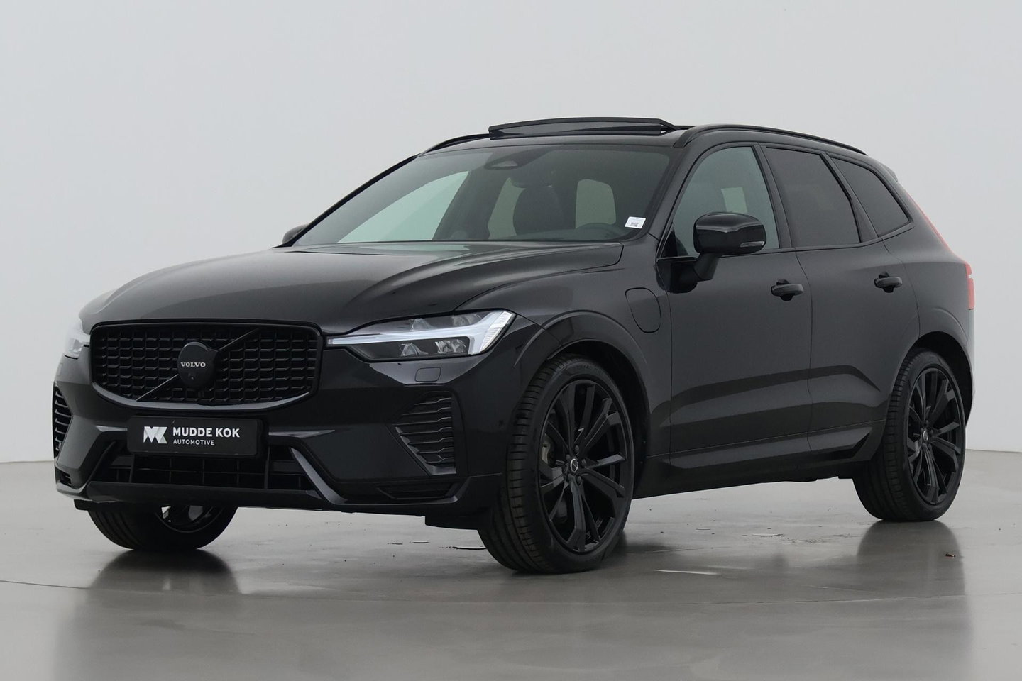 Volvo XC60 T6 Plug-in hybrid Ultra Black Edition | ACC | Luchtvering | Bowers&Wilkins | 360° Camera | Stoelmassage | Panoramadak | Head-Up