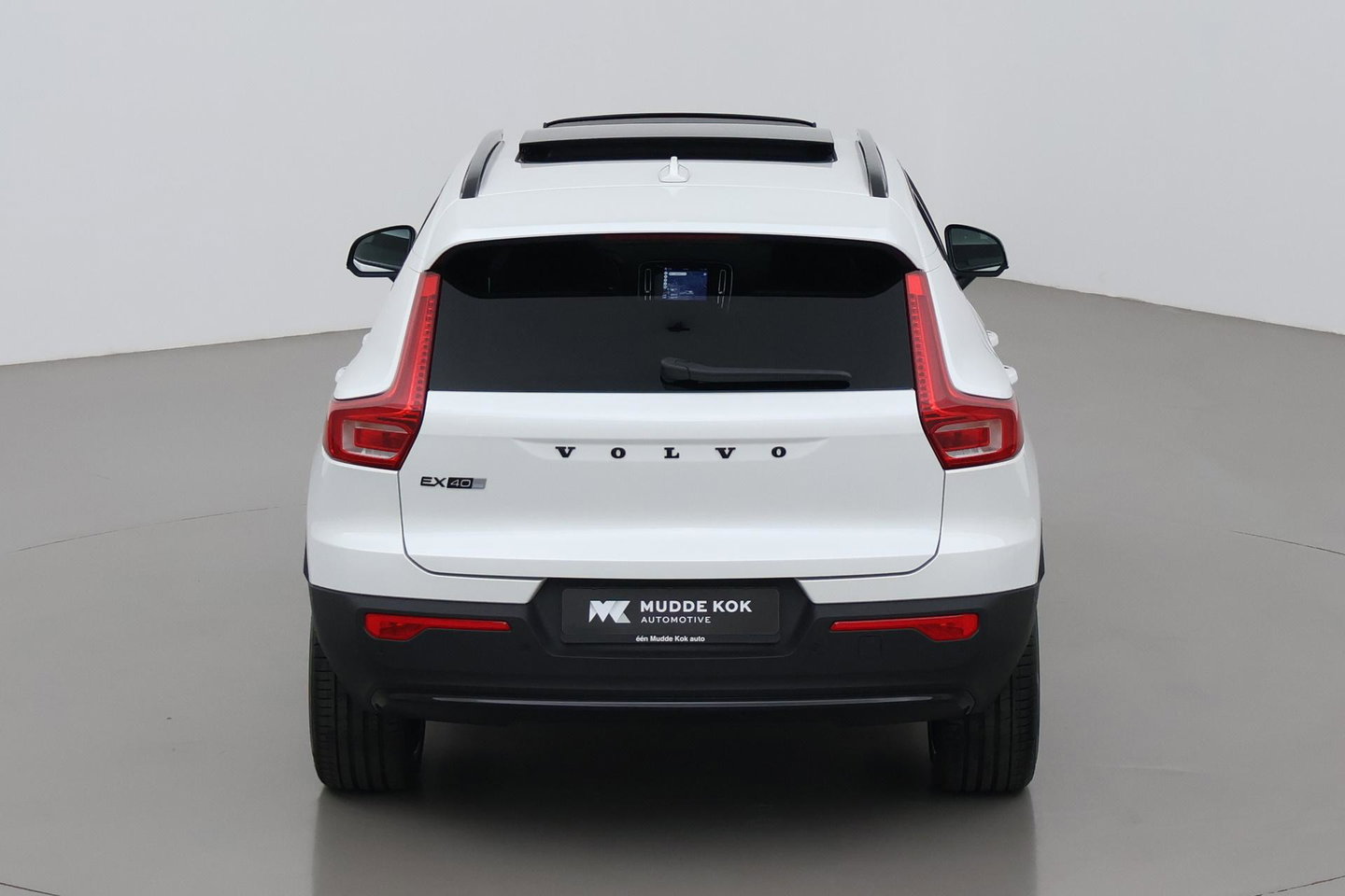 Volvo EX40 Single Motor Extended Range Plus Black Ed. 82 kWh | ACC | Panoramadak | 360° Camera | Harman/Kardon | BLIS | 20 Inch