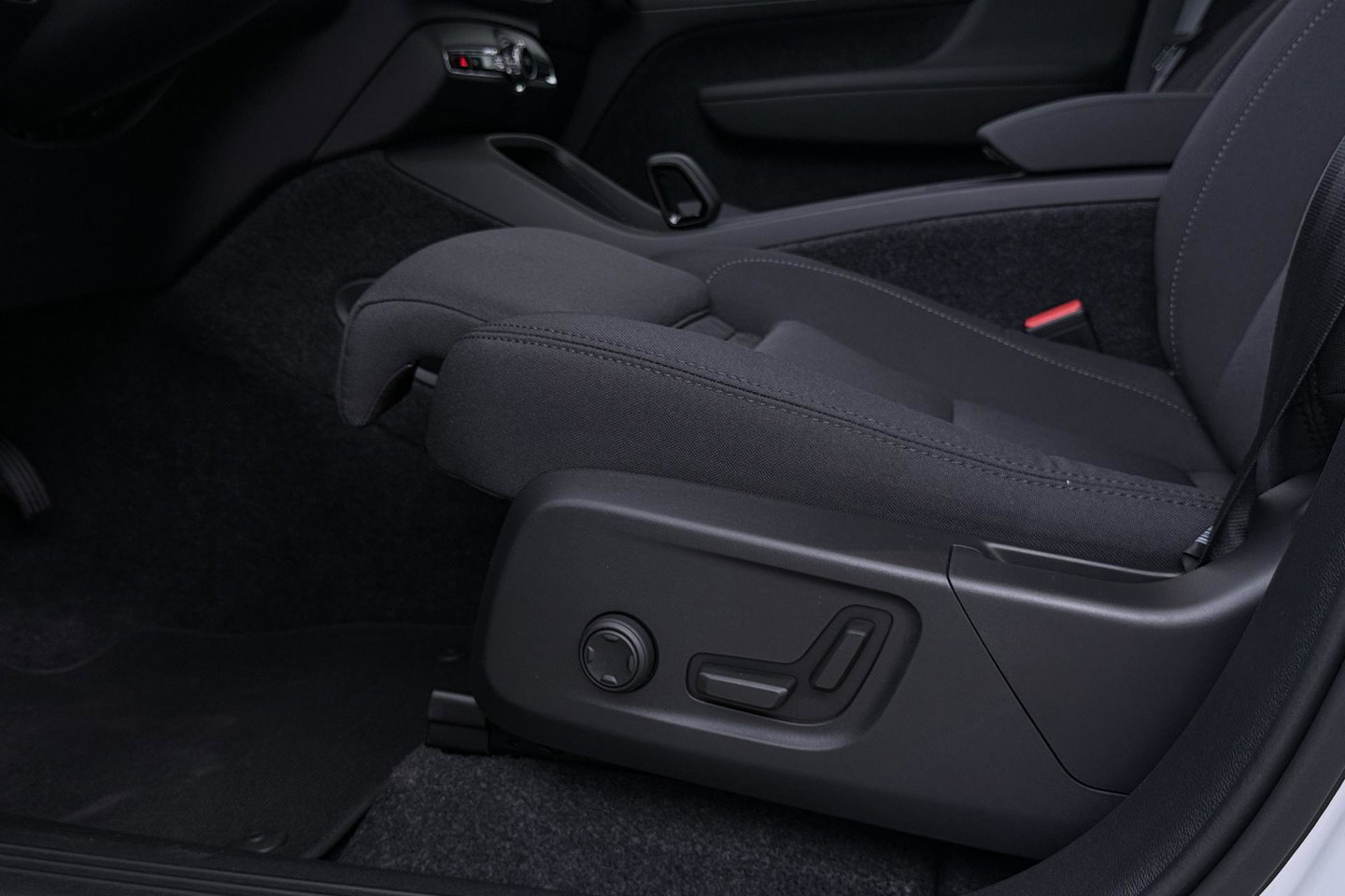 Volvo EX40 Single Motor Extended Range Plus Black Ed. 82 kWh | ACC | Panoramadak | 360° Camera | Harman/Kardon | BLIS | 20 Inch