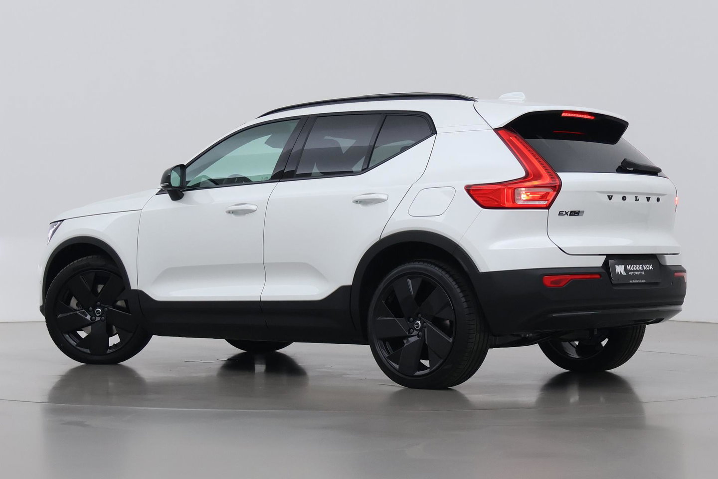 Volvo EX40 Single Motor Extended Range Plus Black Ed. 82 kWh | ACC | Panoramadak | 360° Camera | Harman/Kardon | BLIS | 20 Inch