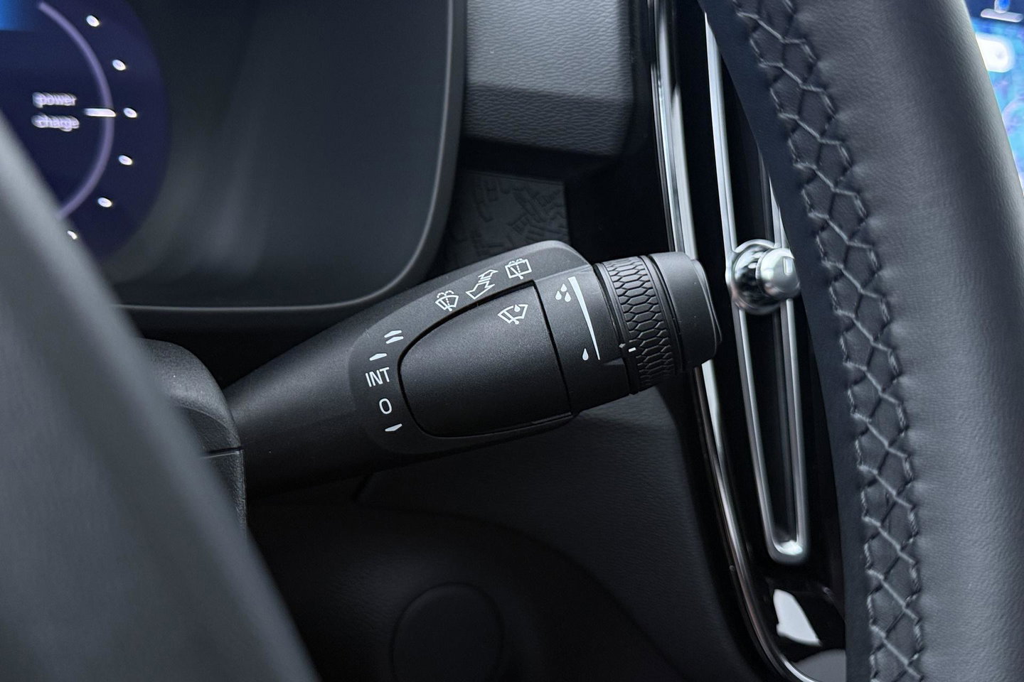 Volvo EX40 Single Motor Extended Range Plus Black Ed. 82 kWh | ACC | Panoramadak | 360° Camera | Harman/Kardon | BLIS | 20 Inch