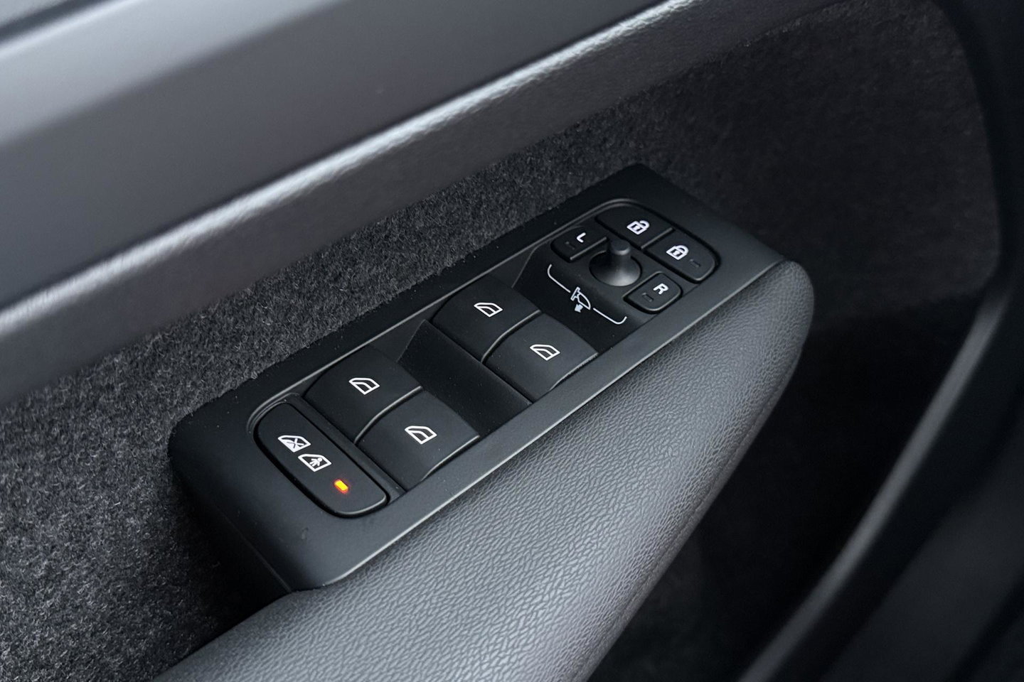 Volvo EX40 Single Motor Extended Range Plus Black Ed. 82 kWh | ACC | Panoramadak | 360° Camera | Harman/Kardon | BLIS | 20 Inch