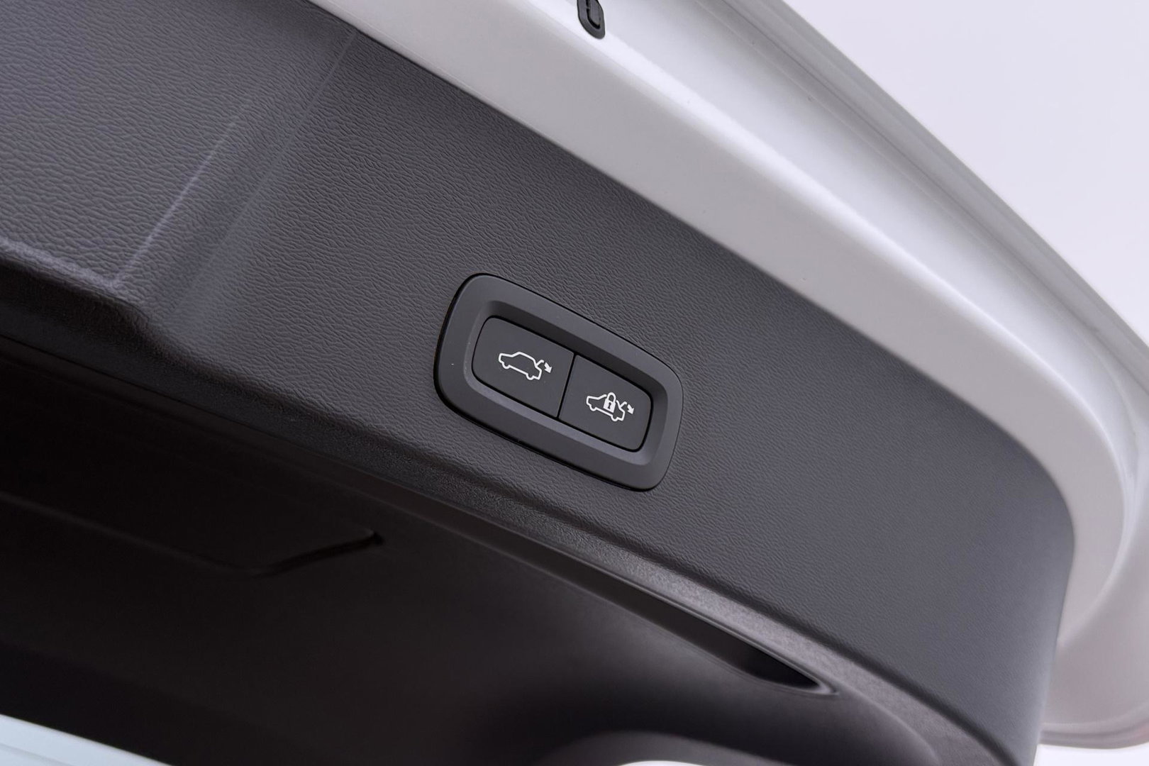 Volvo EX40 Single Motor Extended Range Plus Black Ed. 82 kWh | ACC | Panoramadak | 360° Camera | Harman/Kardon | BLIS | 20 Inch