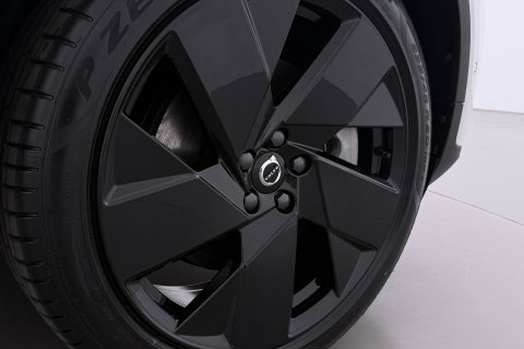 Volvo EX40 Single Motor Extended Range Plus Black Ed. 82 kWh | ACC | Panoramadak | 360° Camera | Harman/Kardon | BLIS | 20 Inch