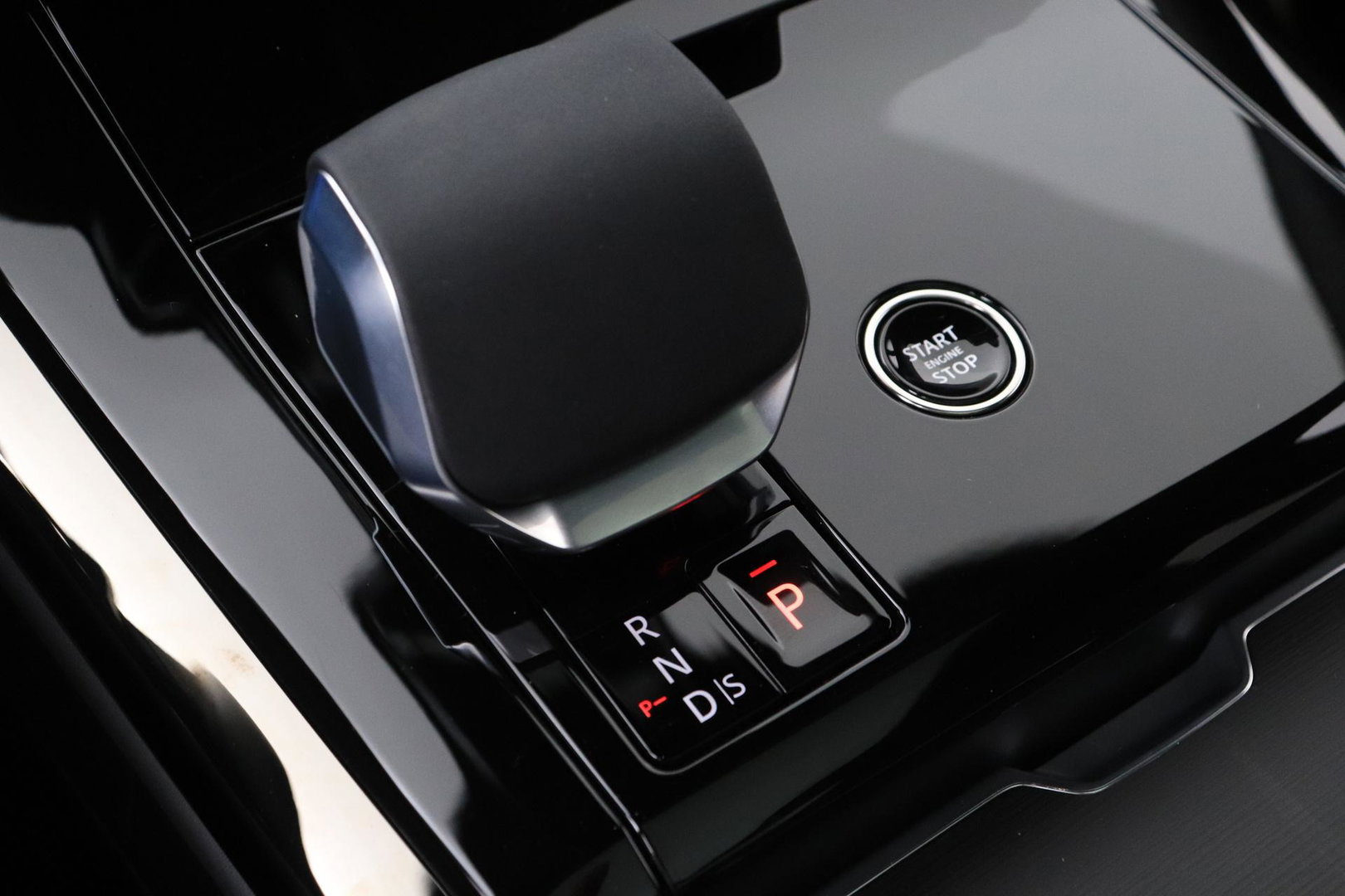 Land Rover Range Rover Sport 3.0 P550e Autobiography PHEV | Black Pack | Massage | Meridian Surround | Koelbox | ClearSight | Trekhaak | 23 Inch