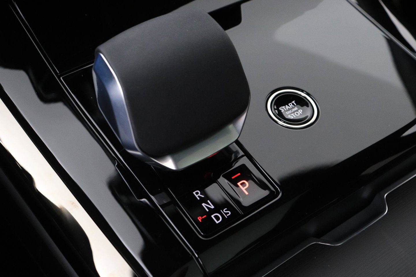 Land Rover Range Rover Sport 3.0 P550e Autobiography PHEV | Black Pack | Massage | Meridian Surround | Koelbox | ClearSight | Trekhaak | 23 Inch