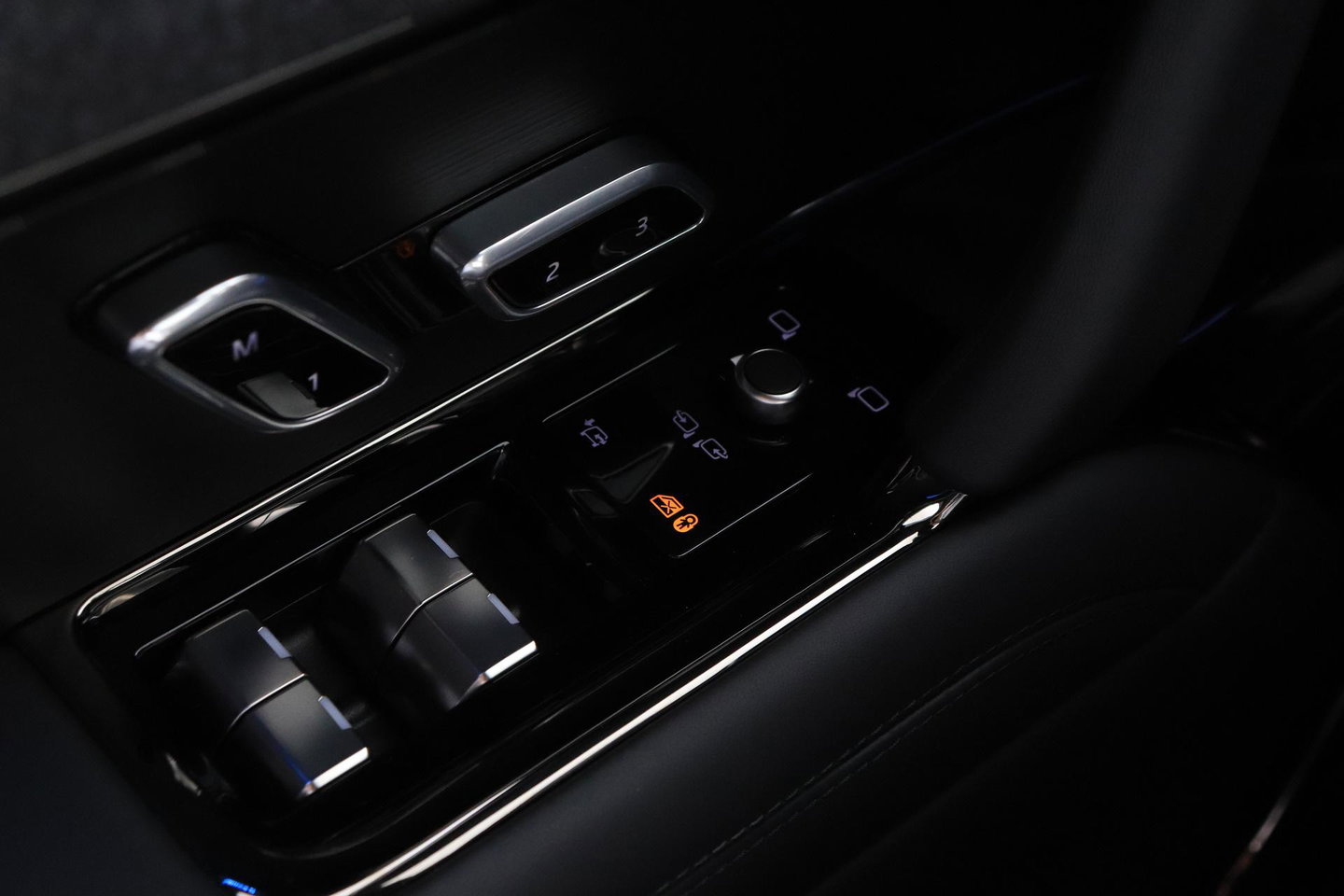 Land Rover Range Rover Sport 3.0 P550e Autobiography PHEV | Black Pack | Massage | Meridian Surround | Koelbox | ClearSight | Trekhaak | 23 Inch