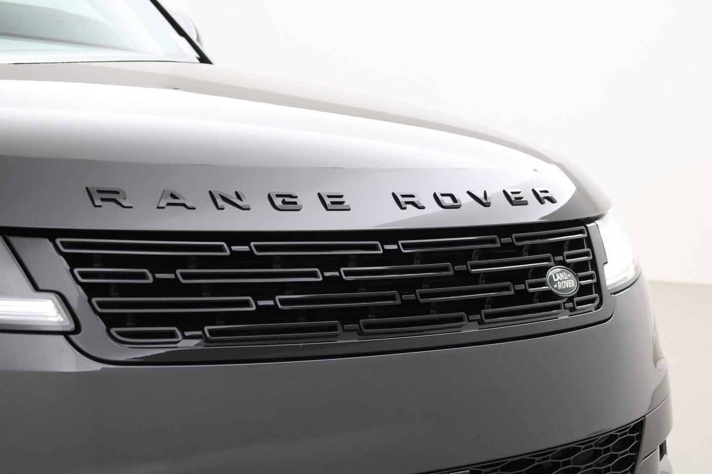 Land Rover Range Rover Sport 3.0 P550e Autobiography PHEV | Black Pack | Massage | Meridian Surround | Koelbox | ClearSight | Trekhaak | 23 Inch