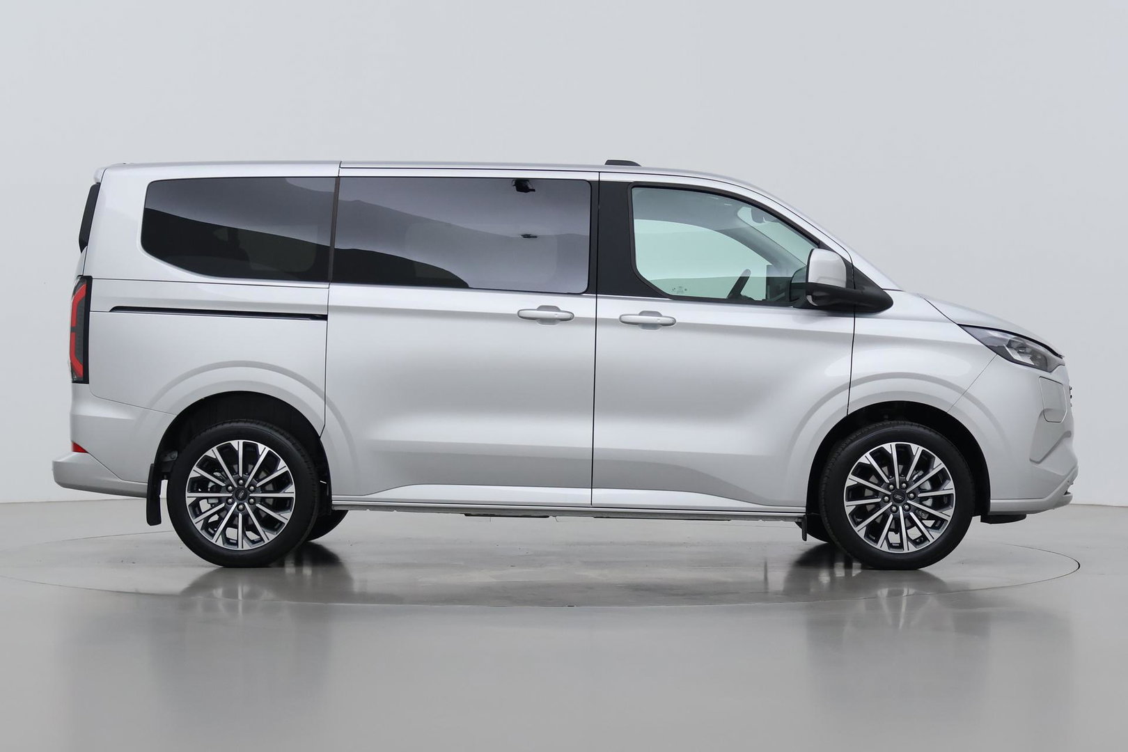 Ford Transit Custom Tourneo 340 2.5 PHEV L1H1 Titanium X | 8P | Panoramadak | ACC | Elektrische Schuifdeuren | Trekhaak | Bang&Olufsen
