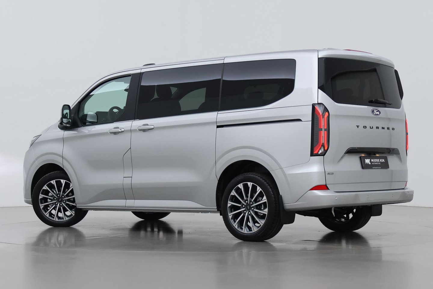 Ford Transit Custom Tourneo 340 2.5 PHEV L1H1 Titanium X | 8P | Panoramadak | ACC | Elektrische Schuifdeuren | Trekhaak | Bang&Olufsen