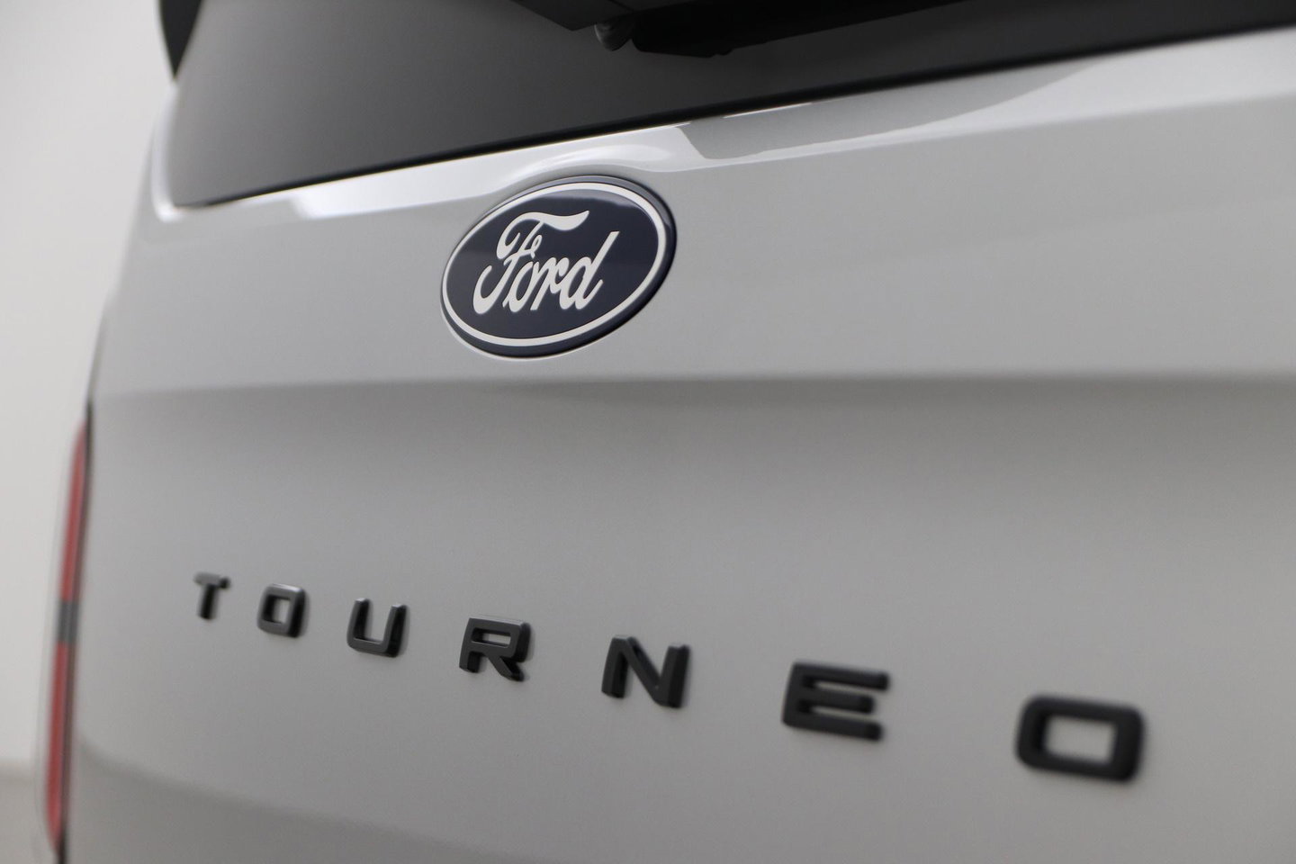 Ford Transit Custom Tourneo 340 2.5 PHEV L1H1 Titanium X | 8P | Panoramadak | ACC | Elektrische Schuifdeuren | Trekhaak | Bang&Olufsen