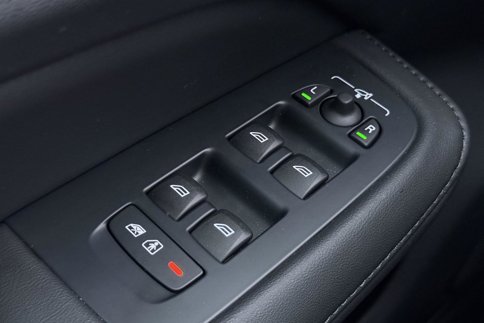Volvo V60 T8 Plug-in hybrid Plus Bright | ACC | Panoramadak | Harman/Kardon | 360° Camera | Head-Up | BLIS | Stoel+Stuurverwarming