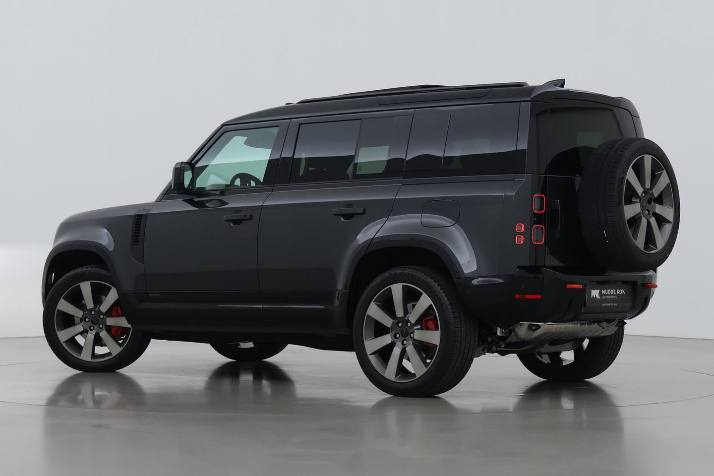 Land Rover Defender 2.0 P300e 110 X | FACELIFT | ClearSight | Meridian Surround | Trekhaak | Luchtvering | Koelbox | Panoramadak | 22 Inch