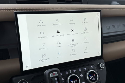 Land Rover Defender 2.0 P300e 110 X | FACELIFT | ClearSight | Meridian Surround | Trekhaak | Luchtvering | Koelbox | Panoramadak | 22 Inch