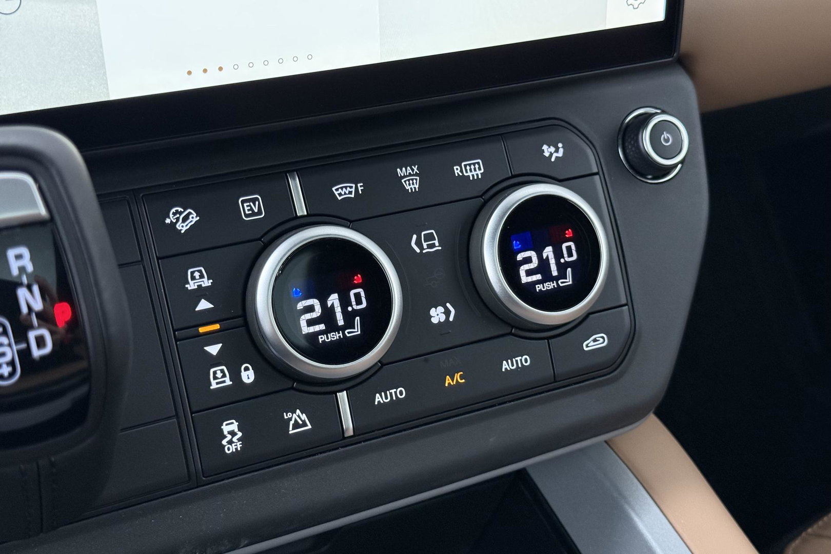 Land Rover Defender 2.0 P300e 110 X | FACELIFT | ClearSight | Meridian Surround | Trekhaak | Luchtvering | Koelbox | Panoramadak | 22 Inch