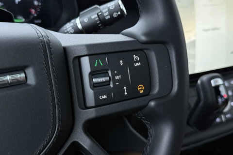Land Rover Defender 2.0 P300e 110 X | FACELIFT | ClearSight | Meridian Surround | Trekhaak | Luchtvering | Koelbox | Panoramadak | 22 Inch