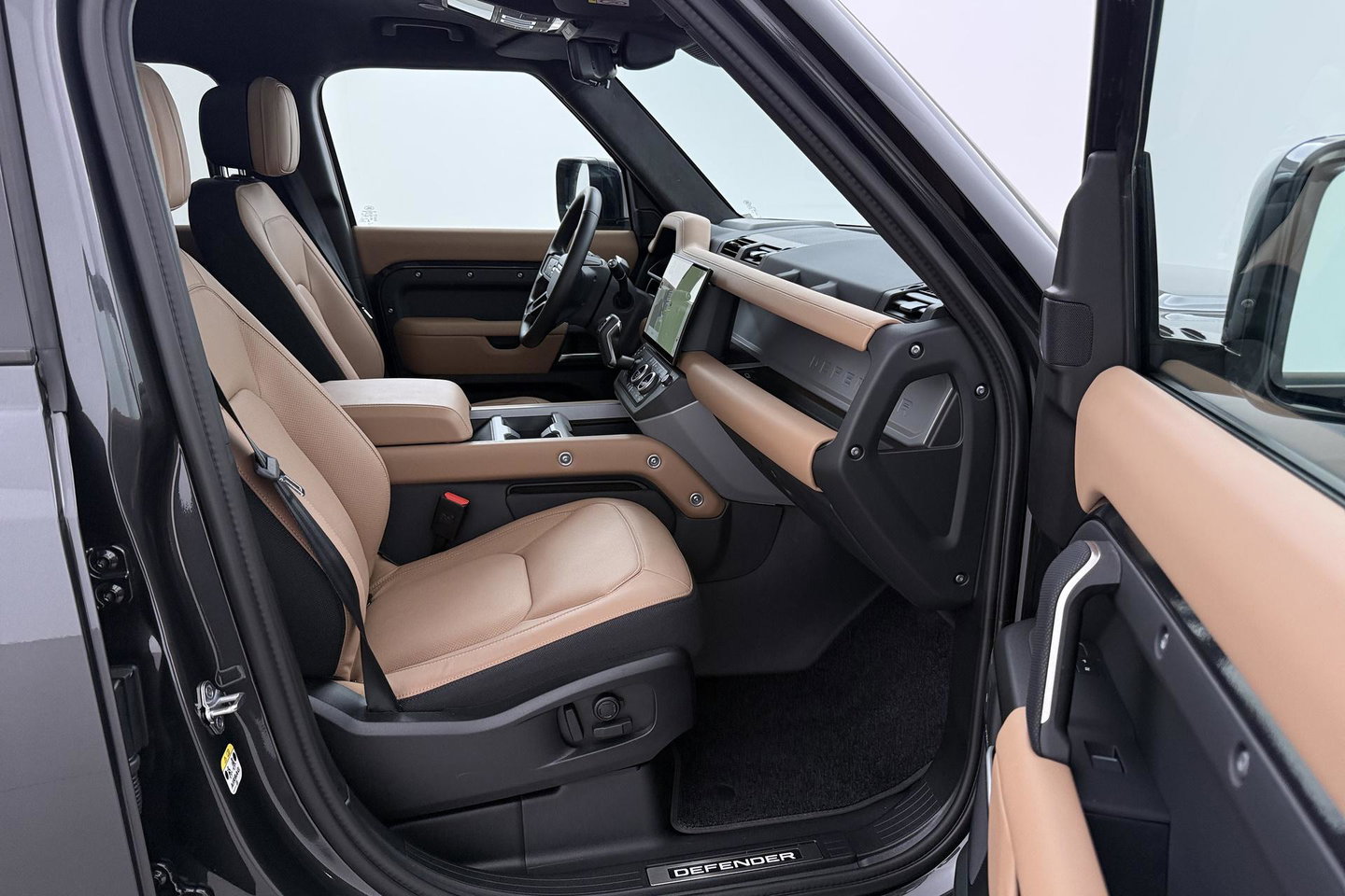 Land Rover Defender 2.0 P300e 110 X | FACELIFT | ClearSight | Meridian Surround | Trekhaak | Luchtvering | Koelbox | Panoramadak | 22 Inch