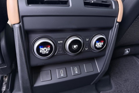 Land Rover Defender 2.0 P300e 110 X | FACELIFT | ClearSight | Meridian Surround | Trekhaak | Luchtvering | Koelbox | Panoramadak | 22 Inch