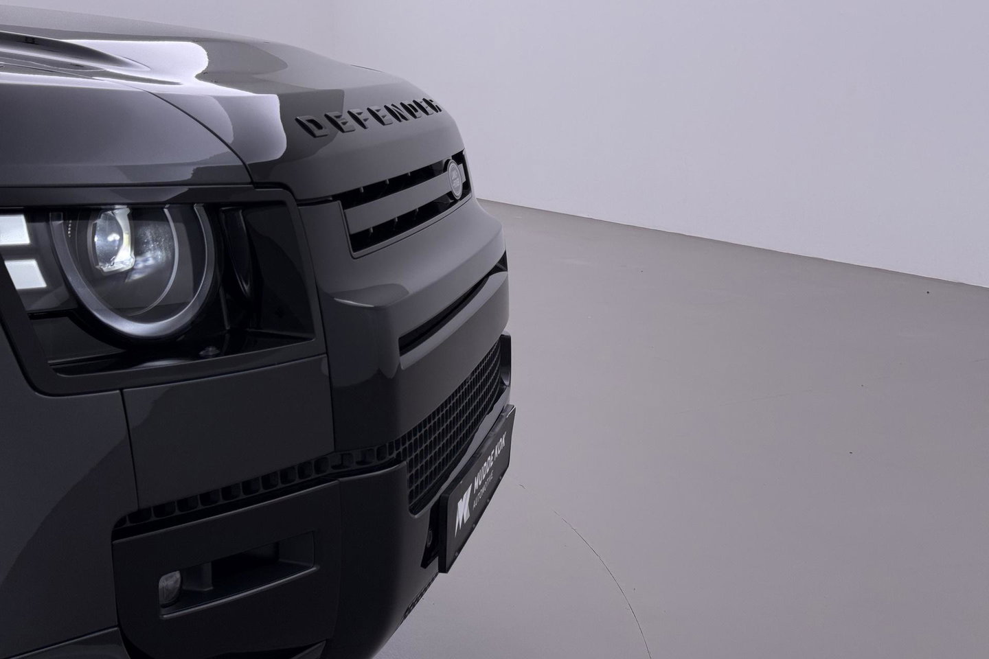 Land Rover Defender 2.0 P300e 110 X | FACELIFT | ClearSight | Meridian Surround | Trekhaak | Luchtvering | Koelbox | Panoramadak | 22 Inch