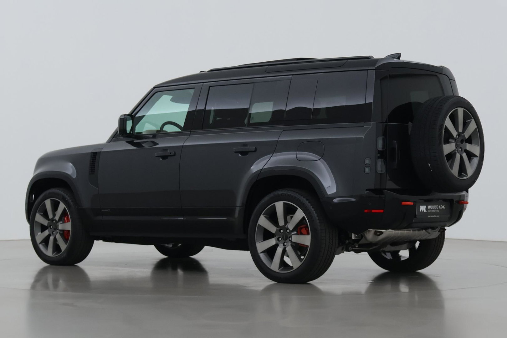 Land Rover Defender 2.0 P300e 110 X | FACELIFT | ClearSight | Meridian Surround | Trekhaak | Luchtvering | Koelbox | Panoramadak | 22 Inch