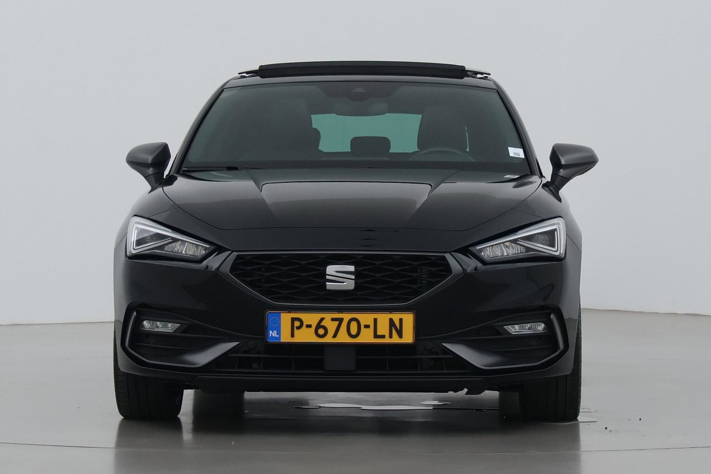 SEAT Leon 1.4 TSI eHybrid PHEV FR | ACC | Panoramadak | Stuurverwarming | Camera | Keyless | 18 Inch