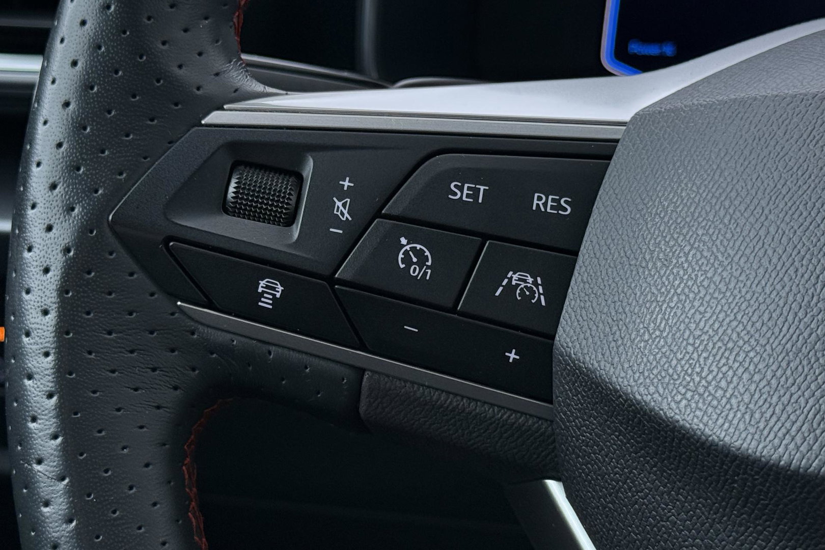 SEAT Leon 1.4 TSI eHybrid PHEV FR | ACC | Panoramadak | Stuurverwarming | Camera | Keyless | 18 Inch