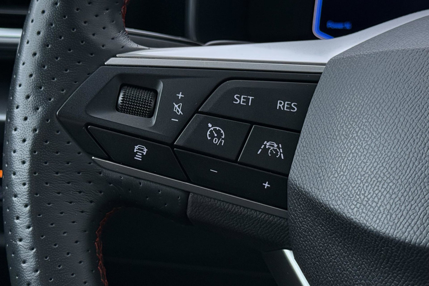 SEAT Leon 1.4 TSI eHybrid PHEV FR | ACC | Panoramadak | Stuurverwarming | Camera | Keyless | 18 Inch