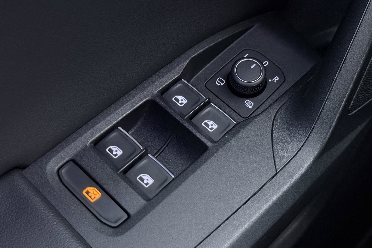SEAT Leon 1.4 TSI eHybrid PHEV FR | ACC | Panoramadak | Stuurverwarming | Camera | Keyless | 18 Inch