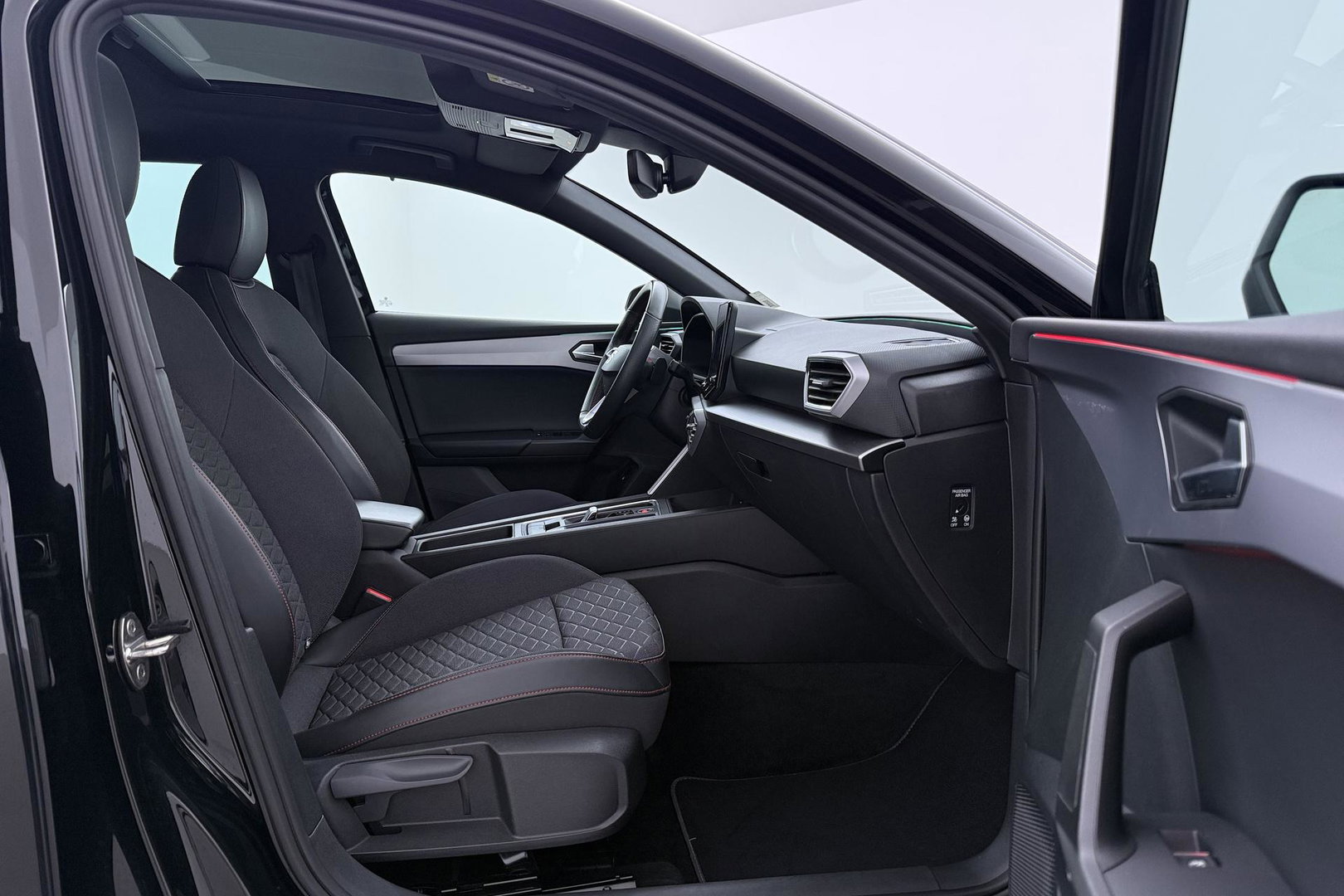 SEAT Leon 1.4 TSI eHybrid PHEV FR | ACC | Panoramadak | Stuurverwarming | Camera | Keyless | 18 Inch