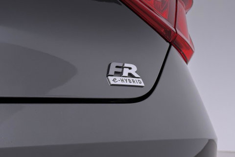 SEAT Leon 1.4 TSI eHybrid PHEV FR | ACC | Panoramadak | Stuurverwarming | Camera | Keyless | 18 Inch