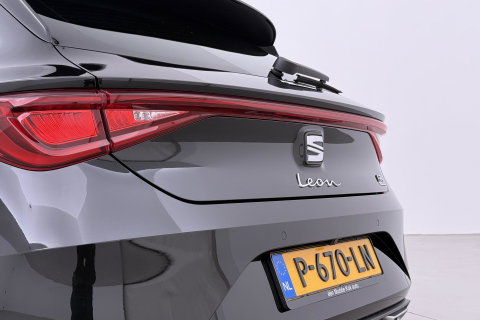 SEAT Leon 1.4 TSI eHybrid PHEV FR | ACC | Panoramadak | Stuurverwarming | Camera | Keyless | 18 Inch