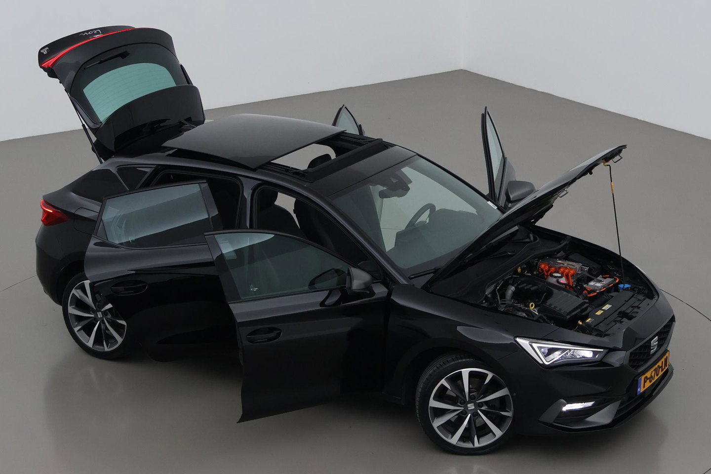 SEAT Leon 1.4 TSI eHybrid PHEV FR | ACC | Panoramadak | Stuurverwarming | Camera | Keyless | 18 Inch