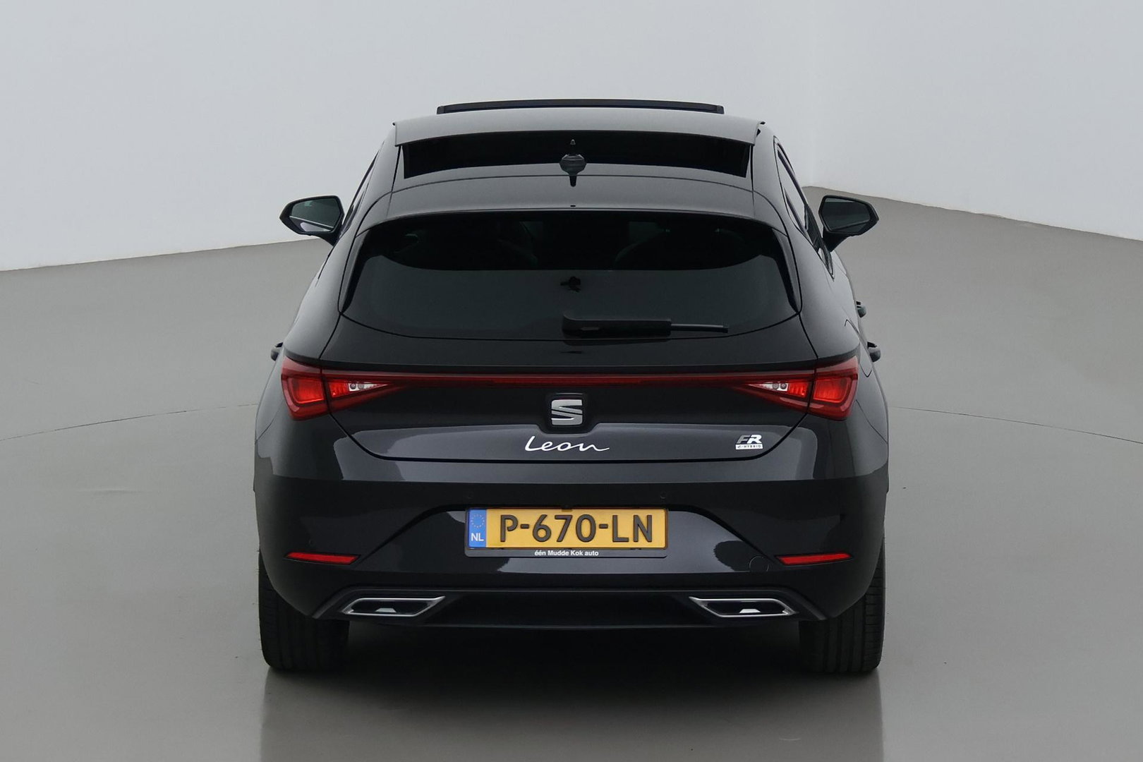 SEAT Leon 1.4 TSI eHybrid PHEV FR | ACC | Panoramadak | Stuurverwarming | Camera | Keyless | 18 Inch