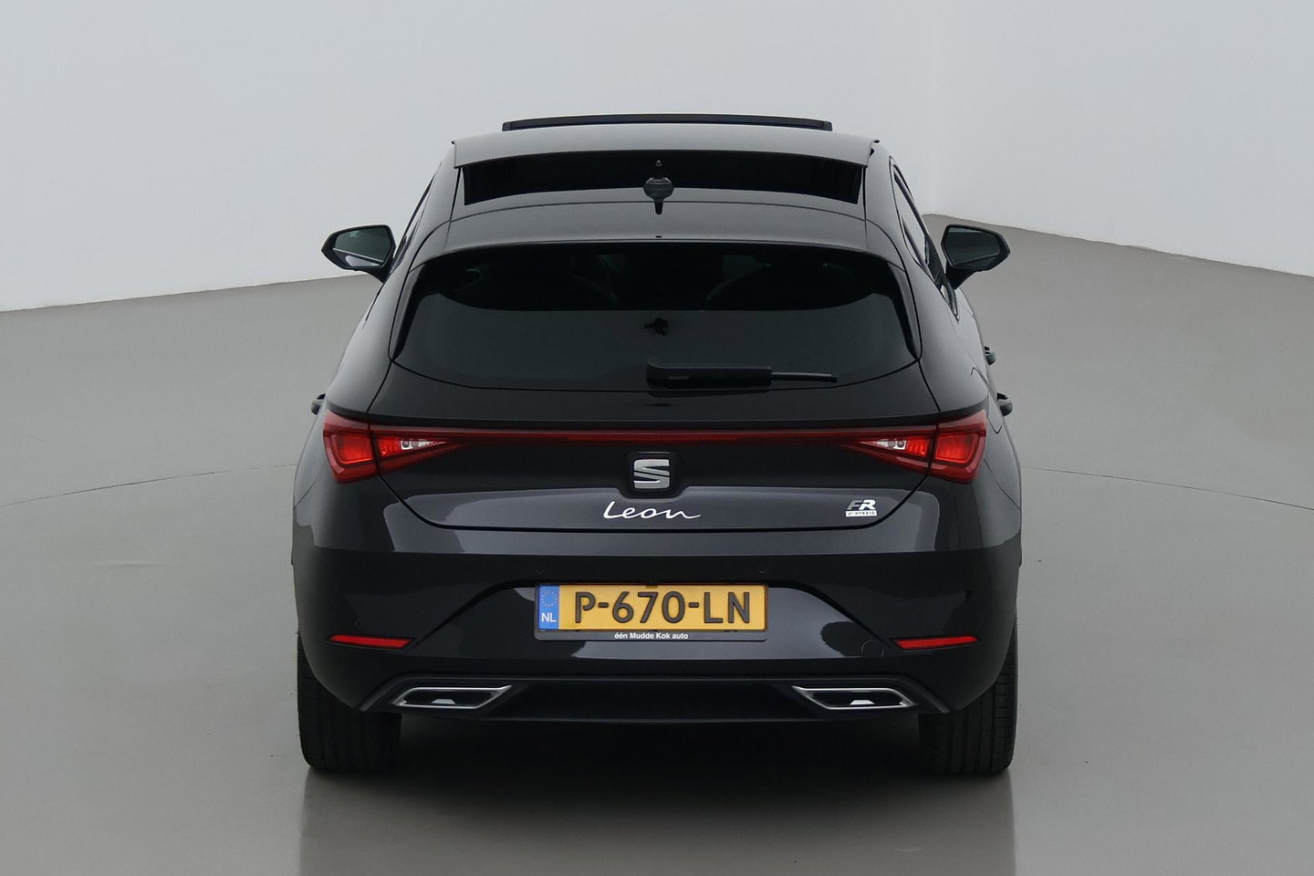 SEAT Leon 1.4 TSI eHybrid PHEV FR | ACC | Panoramadak | Stuurverwarming | Camera | Keyless | 18 Inch