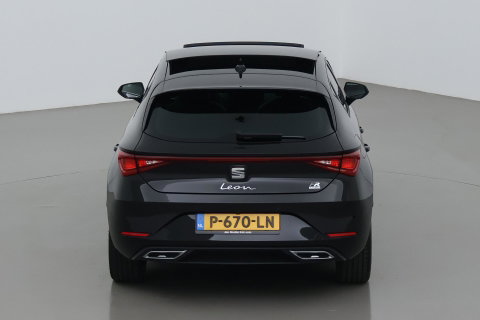SEAT Leon 1.4 TSI eHybrid PHEV FR | ACC | Panoramadak | Stuurverwarming | Camera | Keyless | 18 Inch