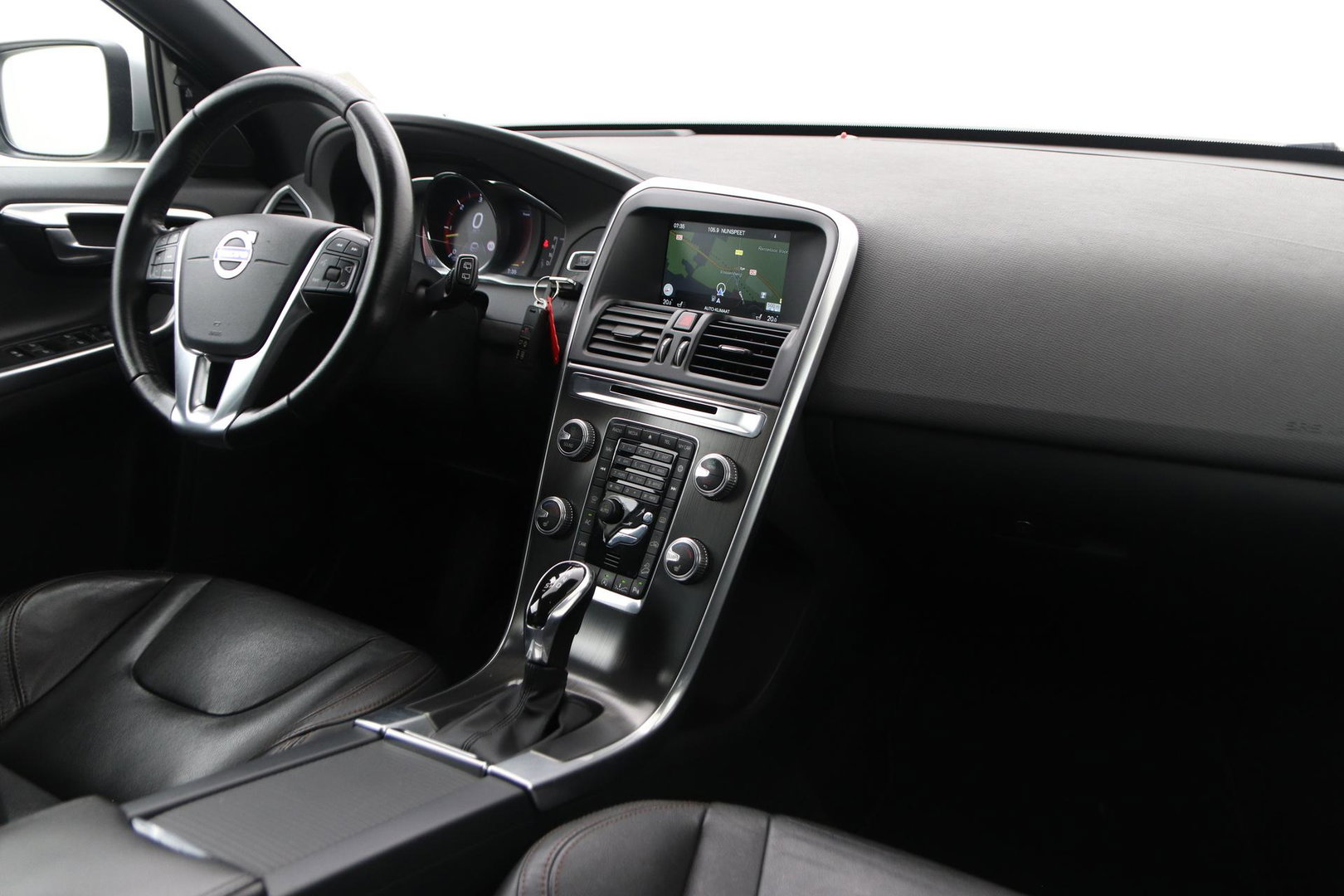 Volvo XC60 2.4 D5 Summum | ACC | Camera | BLIS | Trekhaak | Standkachel | Getint Glas