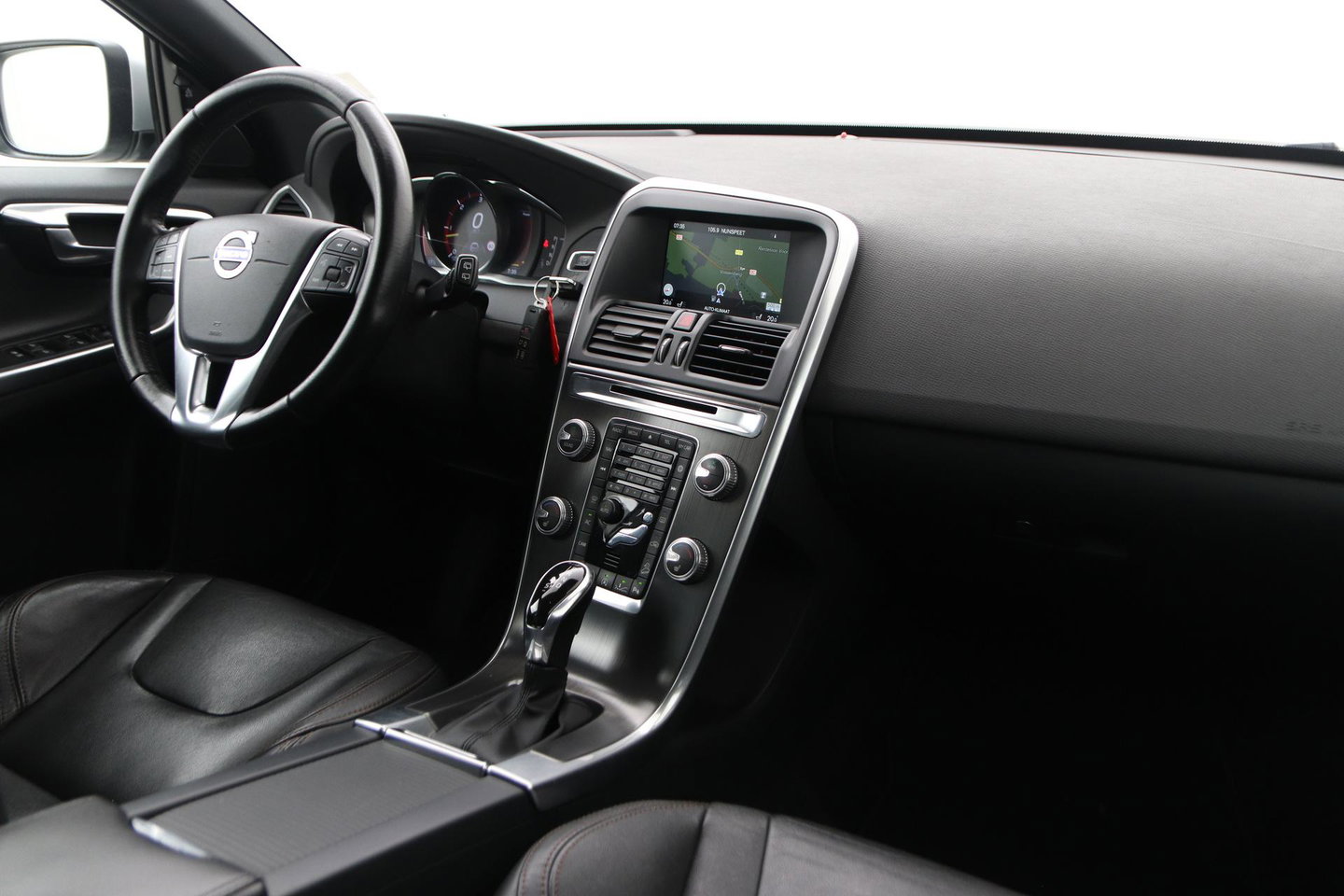 Volvo XC60 2.4 D5 Summum | ACC | Camera | BLIS | Trekhaak | Standkachel | Getint Glas
