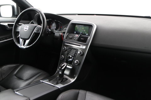 Volvo XC60 2.4 D5 Summum | ACC | Camera | BLIS | Trekhaak | Standkachel | Getint Glas