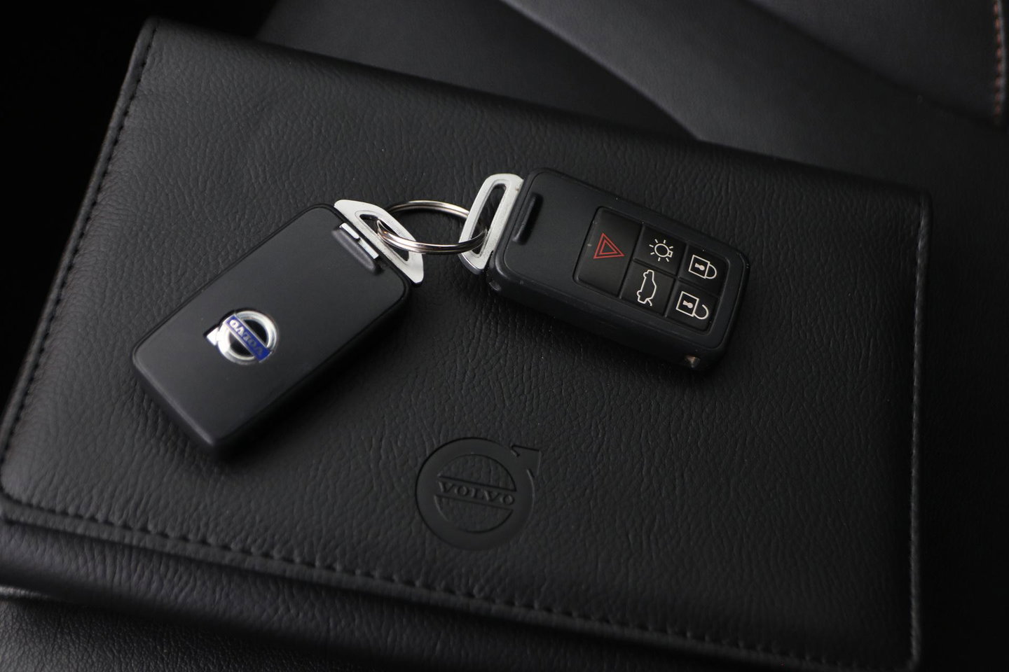 Volvo XC60 2.4 D5 Summum | ACC | Camera | BLIS | Trekhaak | Standkachel | Getint Glas