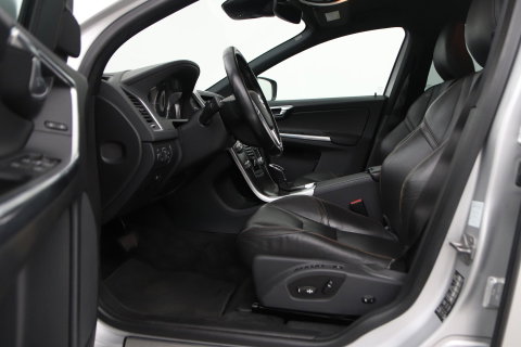 Volvo XC60 2.4 D5 Summum | ACC | Camera | BLIS | Trekhaak | Standkachel | Getint Glas