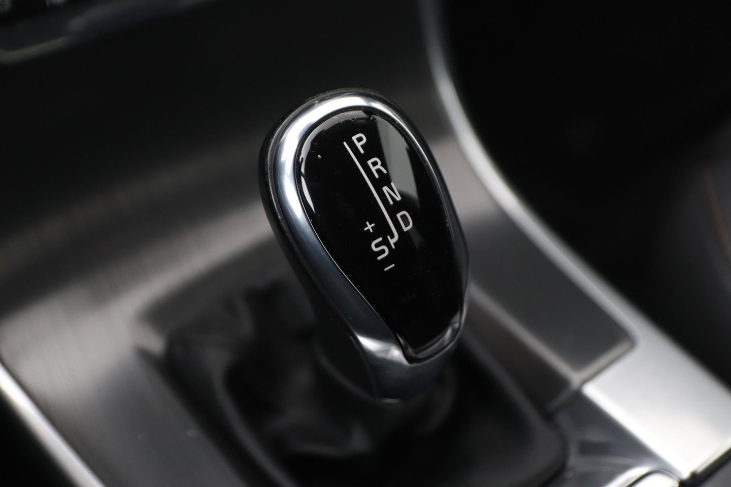Volvo XC60 2.4 D5 Summum | ACC | Camera | BLIS | Trekhaak | Standkachel | Getint Glas