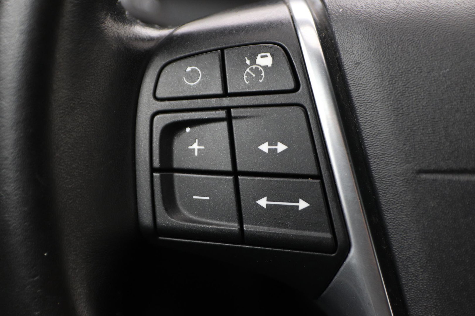 Volvo XC60 2.4 D5 Summum | ACC | Camera | BLIS | Trekhaak | Standkachel | Getint Glas
