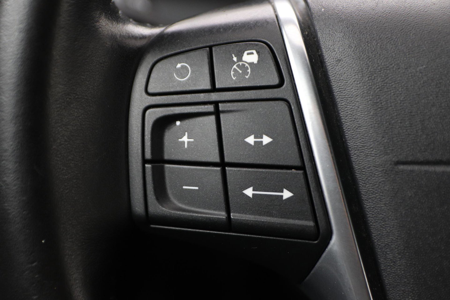Volvo XC60 2.4 D5 Summum | ACC | Camera | BLIS | Trekhaak | Standkachel | Getint Glas