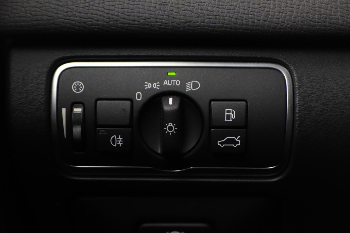 Volvo XC60 2.4 D5 Summum | ACC | Camera | BLIS | Trekhaak | Standkachel | Getint Glas