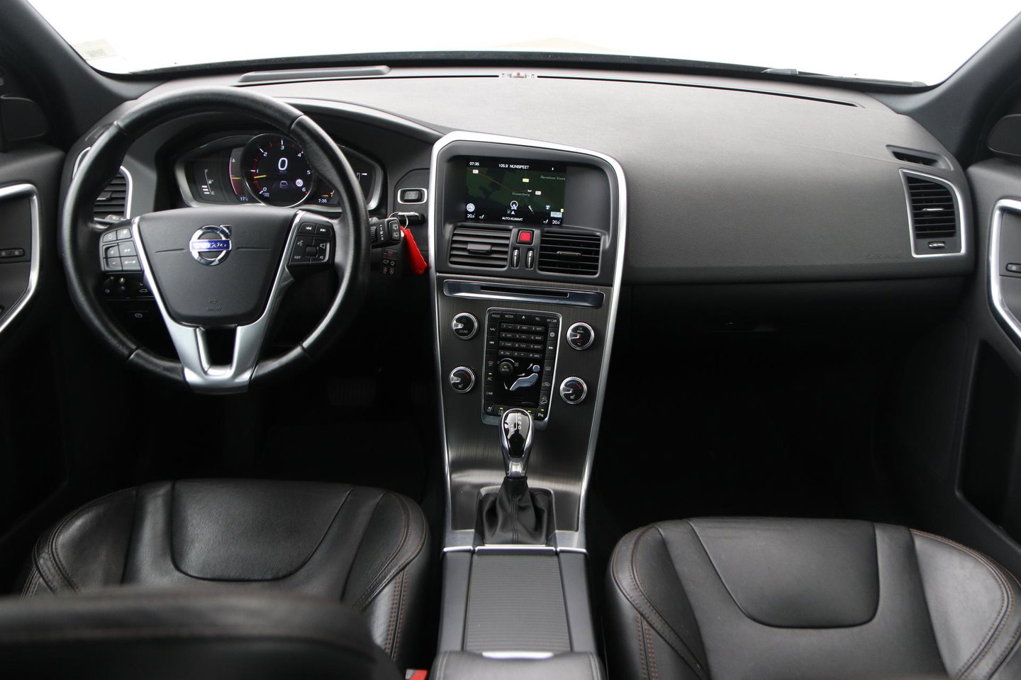Volvo XC60 2.4 D5 Summum | ACC | Camera | BLIS | Trekhaak | Standkachel | Getint Glas