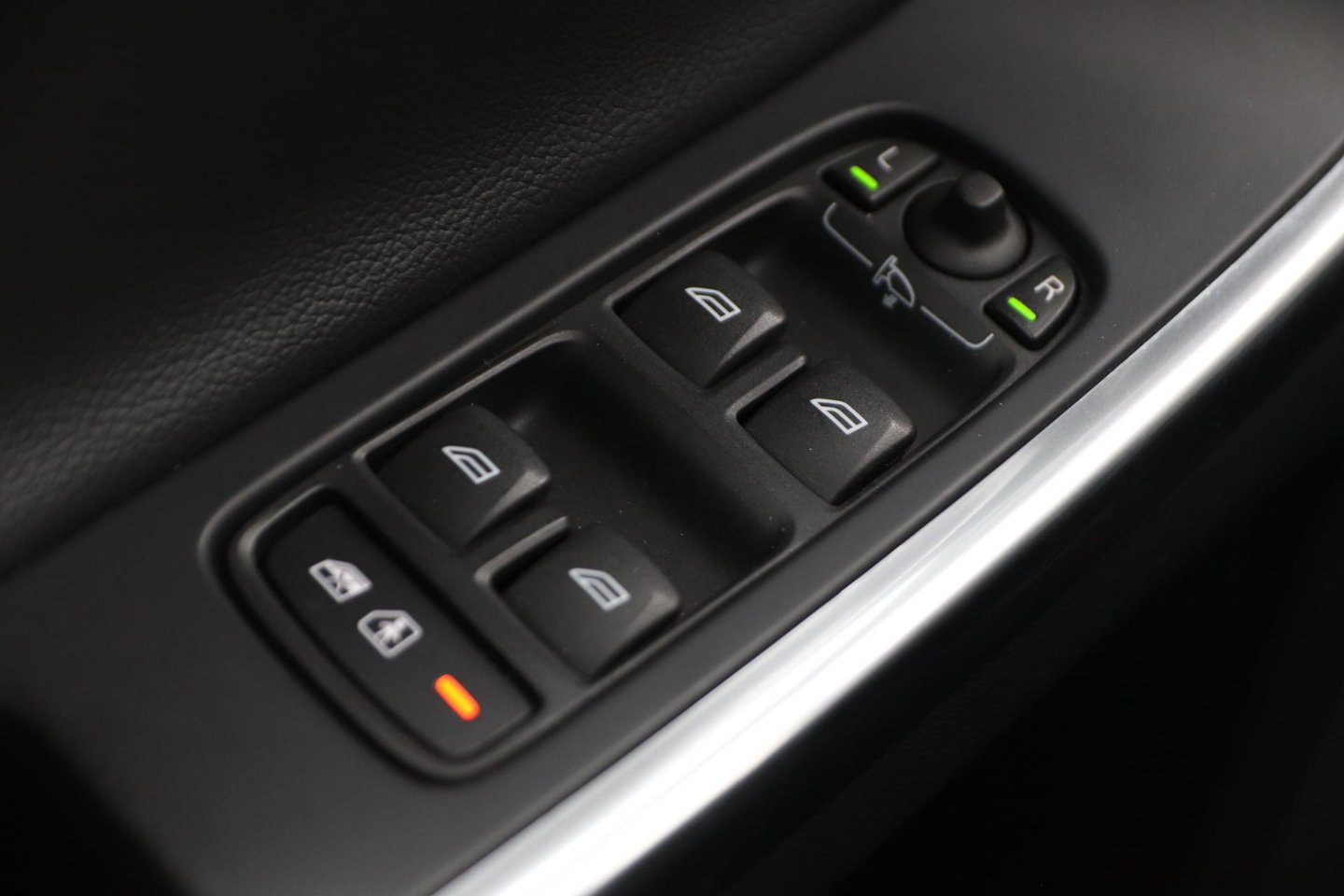 Volvo XC60 2.4 D5 Summum | ACC | Camera | BLIS | Trekhaak | Standkachel | Getint Glas