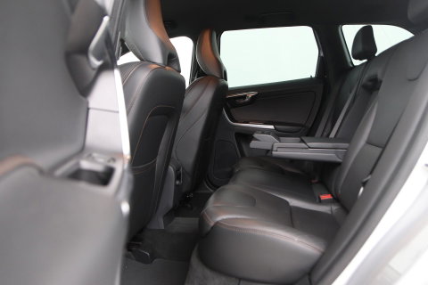 Volvo XC60 2.4 D5 Summum | ACC | Camera | BLIS | Trekhaak | Standkachel | Getint Glas